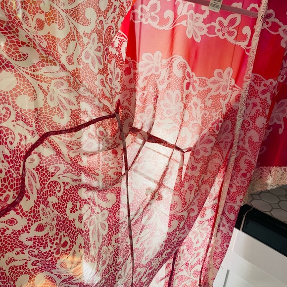 Boho Anthropologie “In Bloom” Silk Sheer Red & Pink🌺Floral & Lace Robe w/Belt - Picture 10 of 16